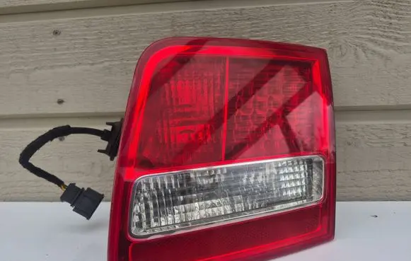 Tailgate rear/tail lights