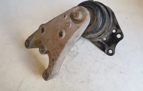 Volkswagen Polo Engine mount bracket 6Q0199185M