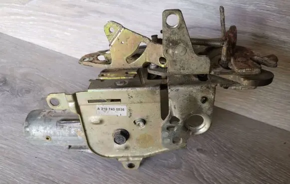 Mercedes-Benz E W211 Tailgate/trunk/boot lock/catch/latch A2107400536
