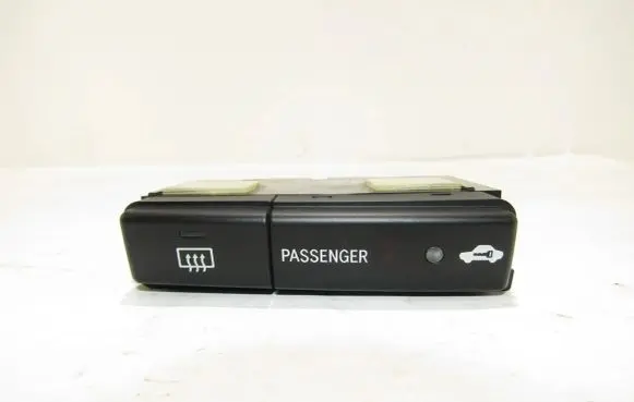 Toyota Avensis T250 Windscreen/window heater switch 8479005130