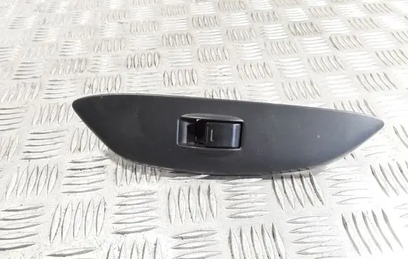 Toyota Yaris Electric window control switch 6072V33