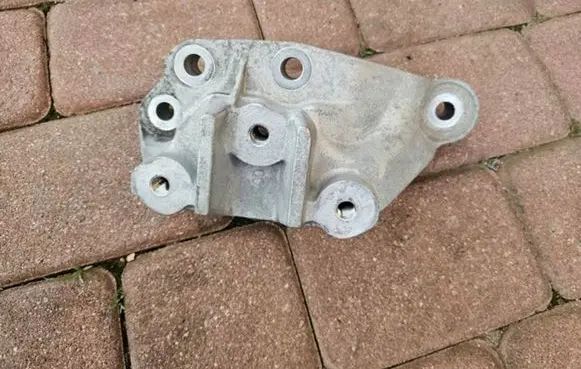 Opel Insignia B Gearbox mount 84241900