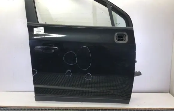 Chevrolet Orlando Front door