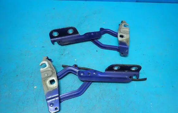 Ford Fiesta Engine bonnet/hood hinges 8A6116801AD 8A6116800AD