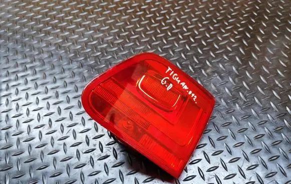 Volkswagen Tiguan Tailgate rear/tail lights 5N0945094G