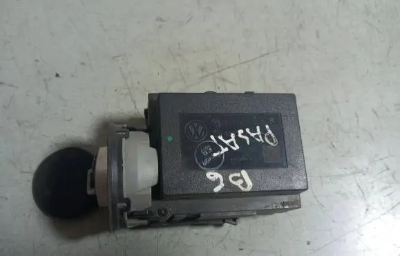 Volkswagen PASSAT B6 Ignition lock 3C0905843R 16Q08S