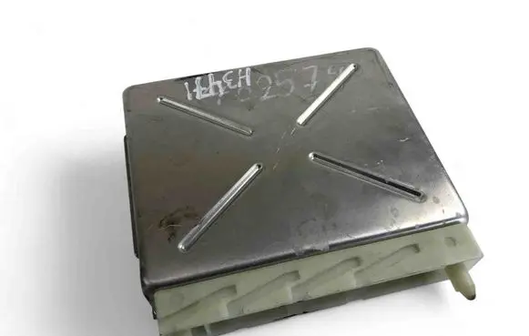 Volvo V70 Engine control unit/module ECU P30646719