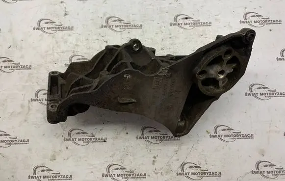 Engine mounting bracket