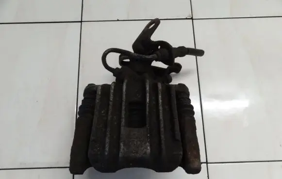 Volkswagen Golf Plus Brake caliper pad carrier rear