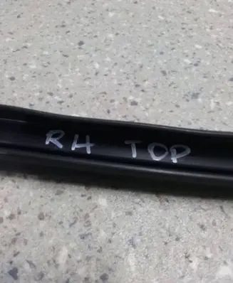 Dodge Challenger Rubber seal front coupe door 