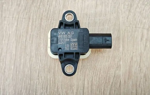 Audi A7 S7 4G Airbag deployment crash/impact sensor 4H0955557