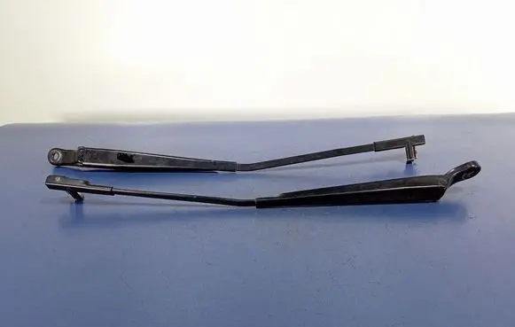 Renault Modus Front wiper blade arm 8200360823A