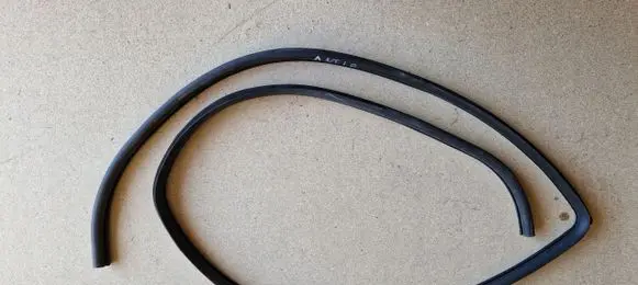 Opel Antara Front door rubber seal 