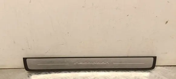 Volvo XC40 Front sill trim cover 32260782