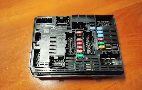 Renault Kangoo III Fuse module 284B79704R R6460069LA 230905