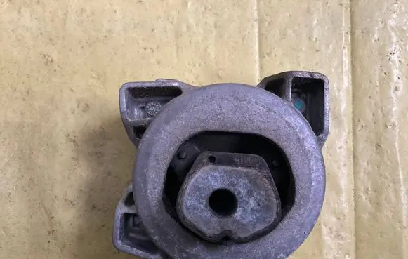 Mercedes-Benz A W169 Engine mount vacuum valve 1692400518 A1692400518