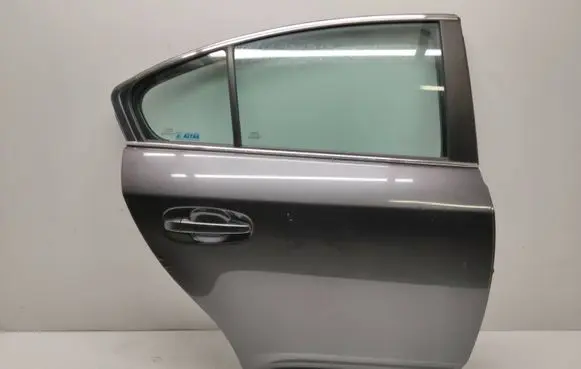 Toyota Avensis T270 Rear door 