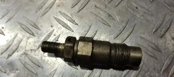 Nissan Sunny Fuel injector 71h1361 71-h1361