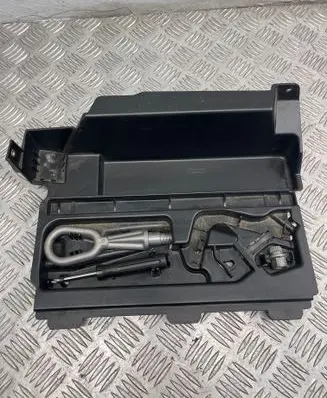 BMW 3 E90 E91 Tool set 7141859 17491511