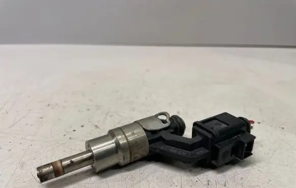 Volkswagen Golf Plus Fuel injector 03C906036A