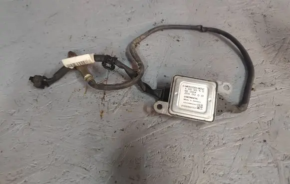 Mercedes-Benz C W205 Lambda probe sensor A0009051512 2103230373