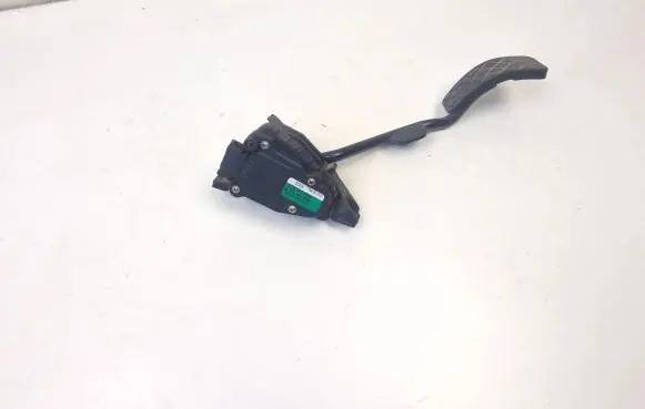 Volkswagen PASSAT B5.5 Accelerator throttle pedal 8D2721523B