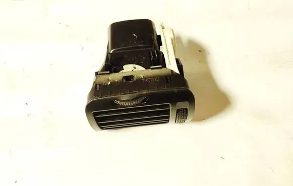 Skoda Superb B5 (3U) Dash center air vent grill 1841908001