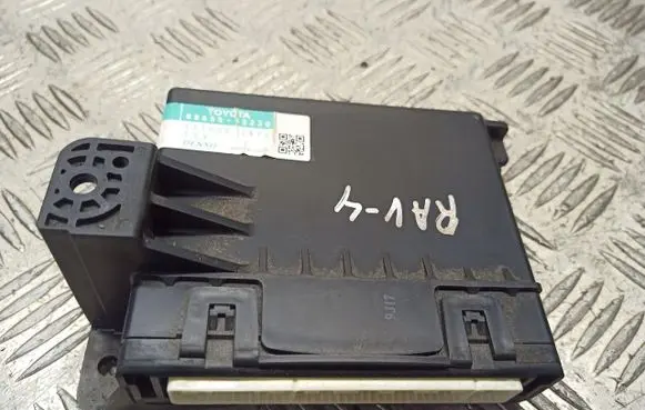 Toyota RAV 4 (XA30) Central body control module 88650-42230