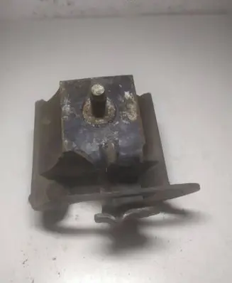Engine mount bracket