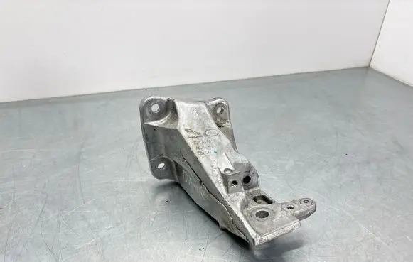 Land Rover Defender Engine mount bracket KPLA6061BA