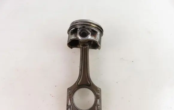 Volkswagen Scirocco Piston with connecting rod