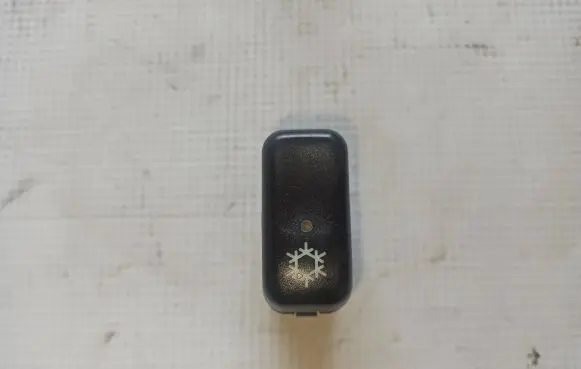 Mercedes-Benz Vito Viano W638 Air conditioning (A/C) switch 0045451607 32031403