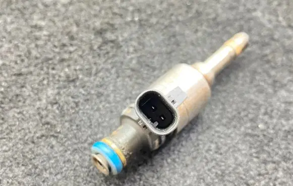 Audi A4 S4 B8 8K Fuel injector 06H906036F