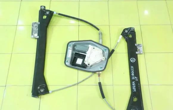 Volkswagen Scirocco Front door window regulator with motor 1Q0959702F