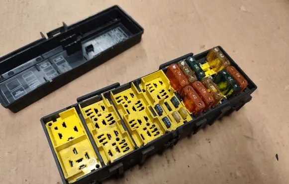 Fuse box set