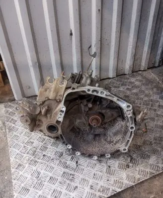 Toyota Yaris Manual 5 speed gearbox 041110262