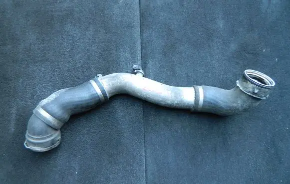BMW 5 E60 E61 Intercooler hose/pipe 7798101
