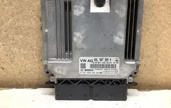 Volkswagen PASSAT B8 Engine control unit/module 04L907309M 0281030462