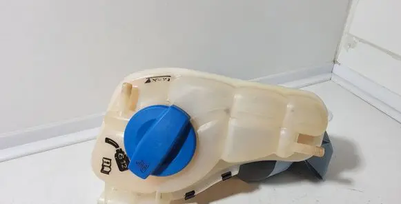 Audi A8 S8 D3 4E Coolant expansion tank/reservoir 4E0121403G