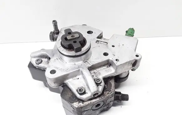 Volvo V70 Fuel injection high pressure pump 30756125 0445010111