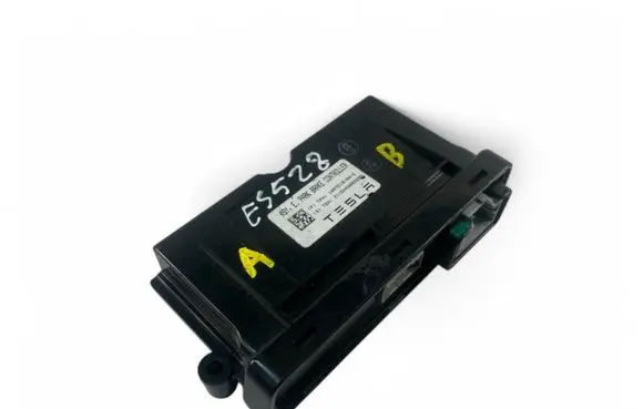 Tesla Model S Other control units/modules 100761800E