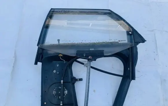 Audi 100 200 5000 C3 Rear door window/glass frame 