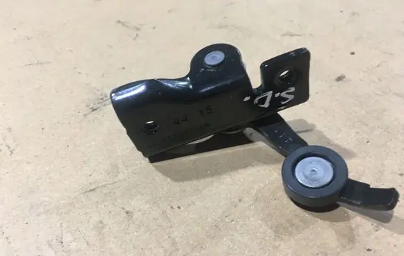Mercedes-Benz Vito Viano W447 Sliding door lower roller guide/hinge A6397300716