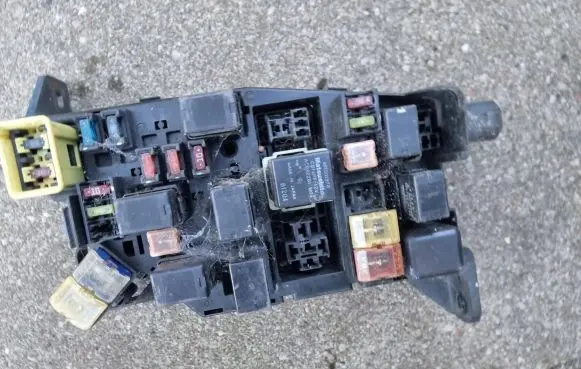 Mitsubishi Galant Fuse module 9667006280