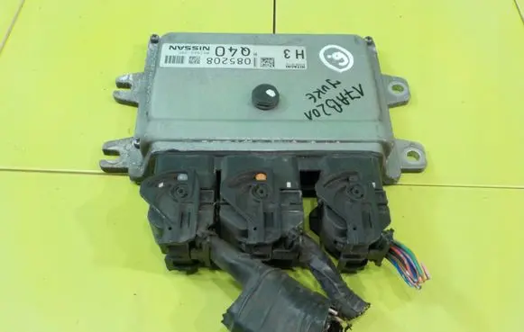 Nissan Juke I F15 Engine control unit/module MEC940390