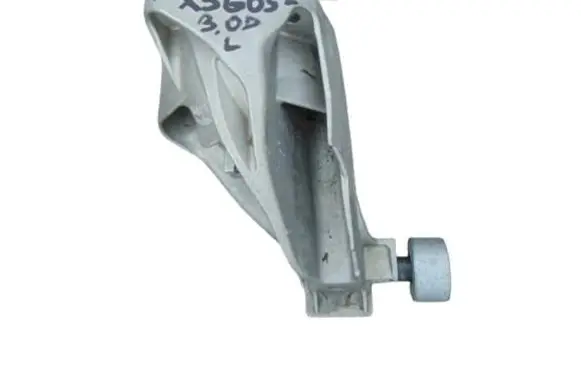 BMW X5 G05 Engine mount bracket 6884475