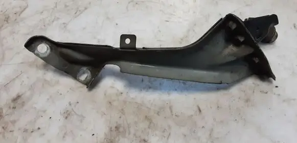 Fender mounting bracket