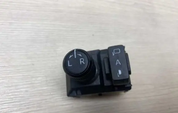 Toyota C-HR I Wing mirror switch 84872F4030
