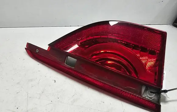 Tailgate rear/tail lights