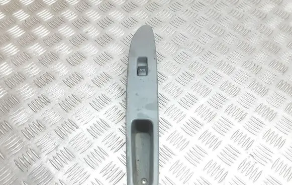 Toyota Avensis Verso Electric window control switch 8403044020
